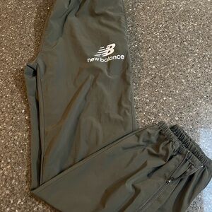 New Balance Forest Green Joggers Size M Pockets Drawstring Zip Ankles Athletic